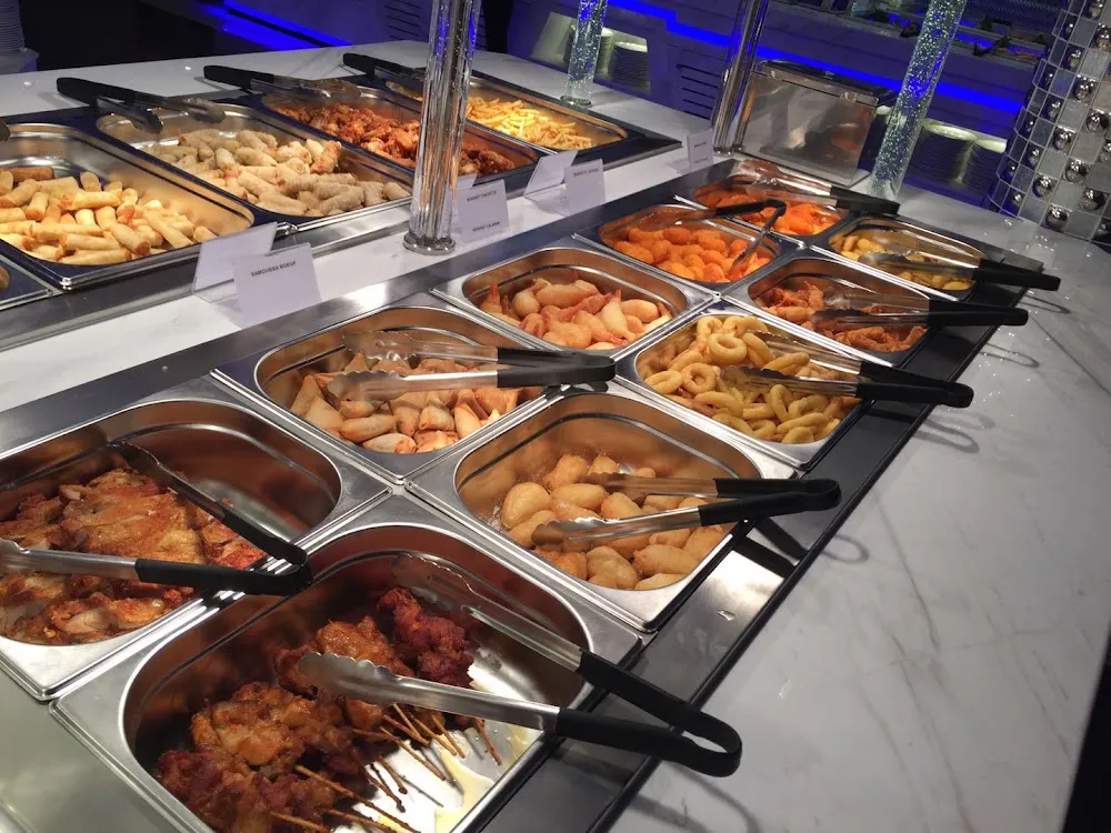 Устрицы И Запечённый Лосось